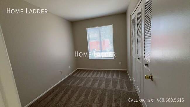 Building Photo - 3213 E Hartford Ave