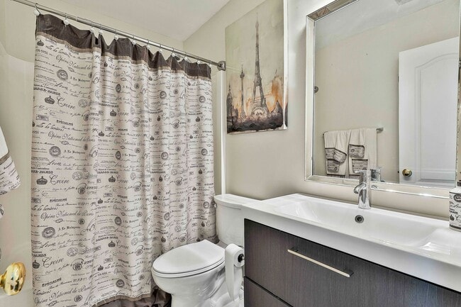 Building Photo - Fully Furnished 4 Bedroom with Internet Included!