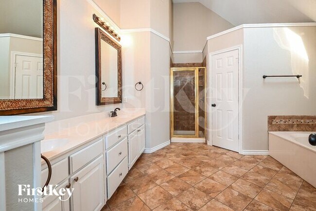 Building Photo - 2210 Meadowstone Dr