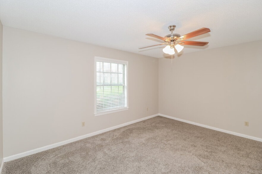 Building Photo - 6049 Lawnhill Dr