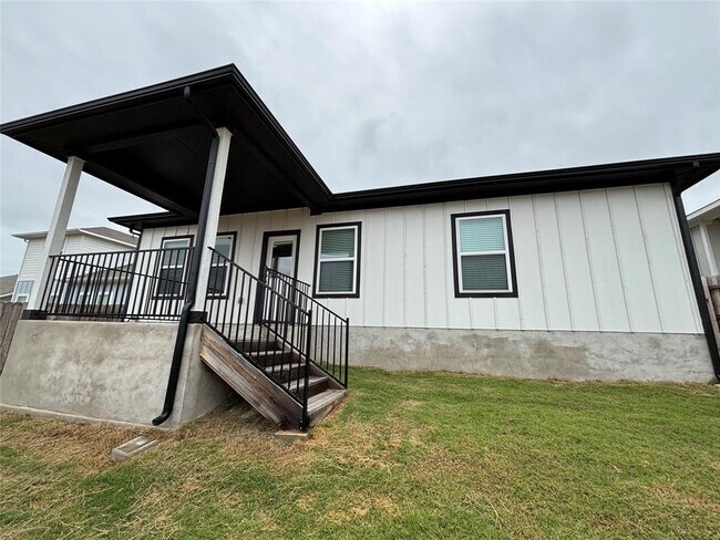 Building Photo - 11616 Comano Dr