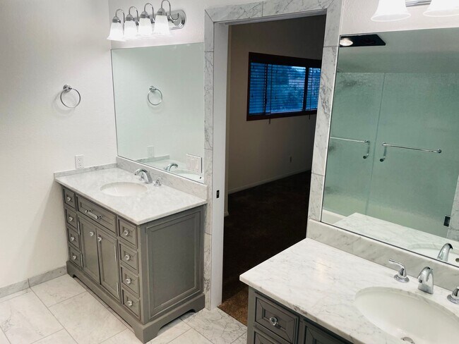 Building Photo - Village of Oak Creek