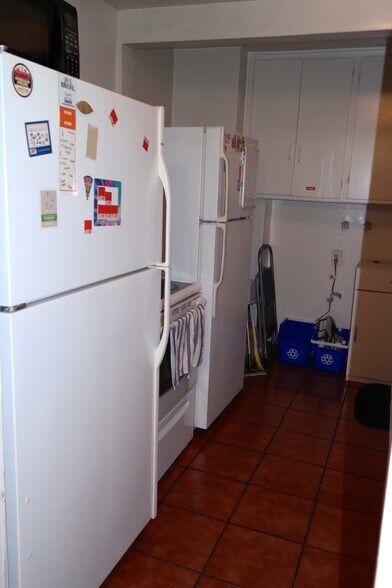 Building Photo - 10420 Buford Ave