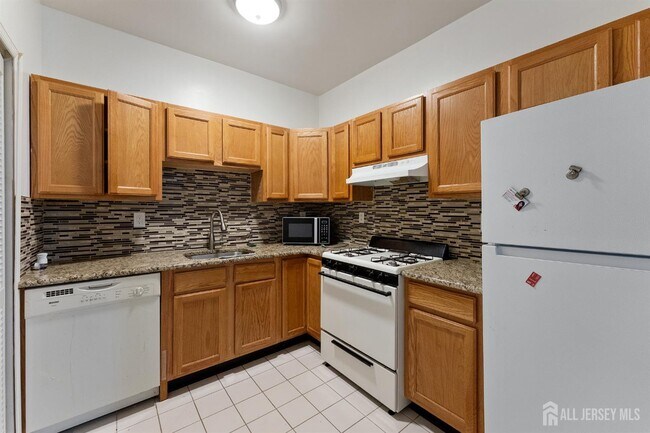 Building Photo - 128 Remsen Ave