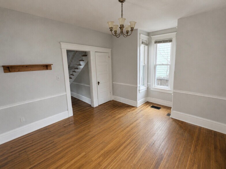 Building Photo - 208 E Northwood Ave