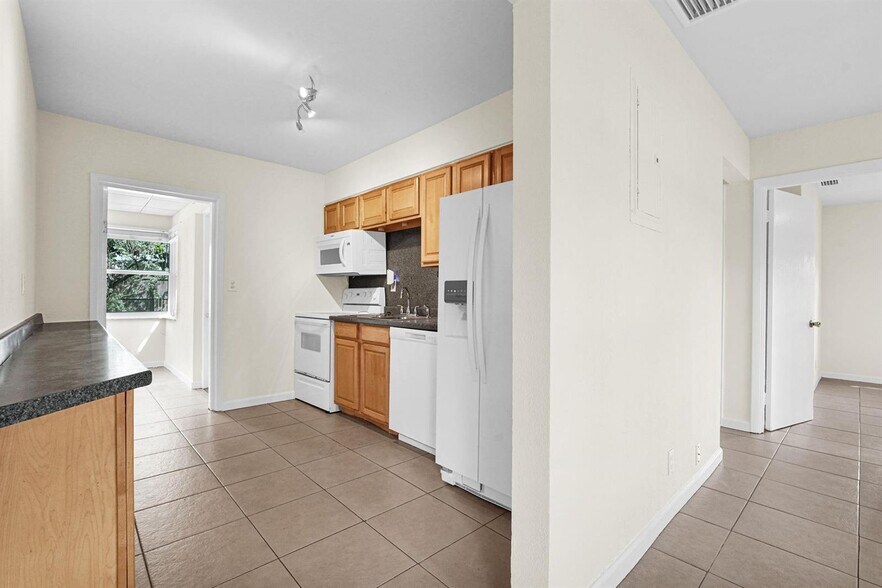 Building Photo - 261 NE 45th St