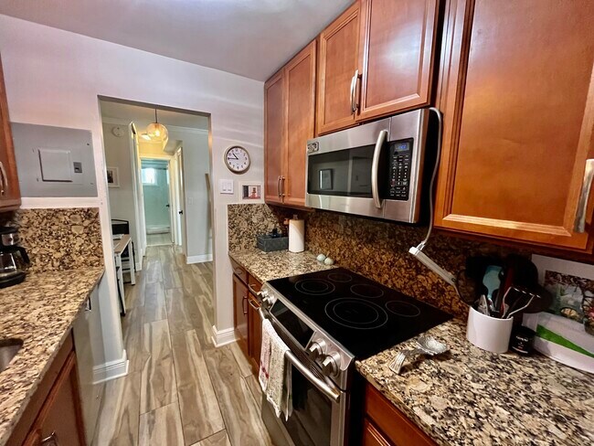 Building Photo - 3600 N Ocean Dr