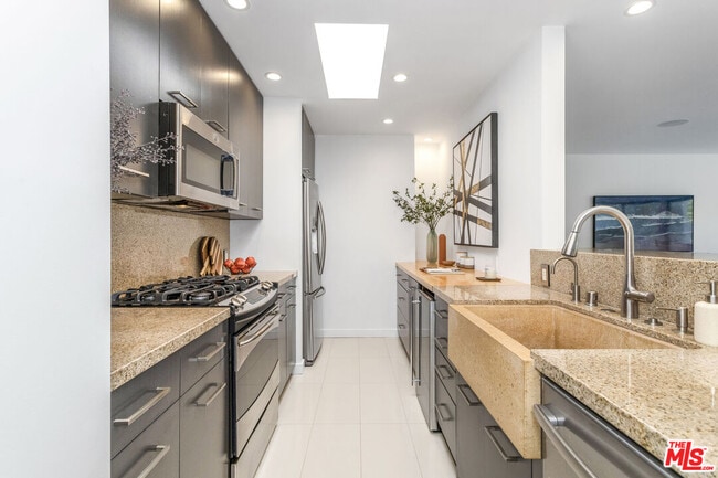 Building Photo - 9834 Wanda Park Dr