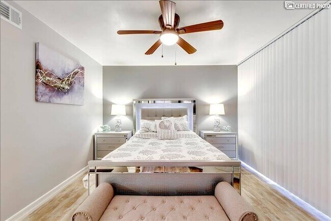 Comfortable bedroom - 701 Kettner Blvd