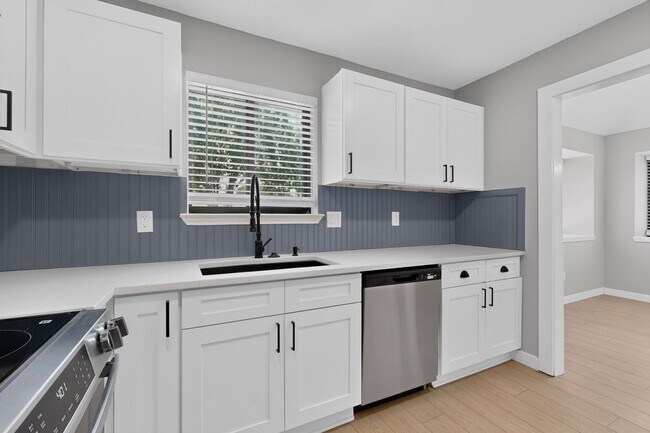 Building Photo - 3701 University Dr