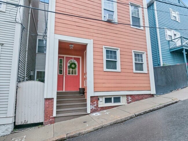 Building Photo - 48 Walker St