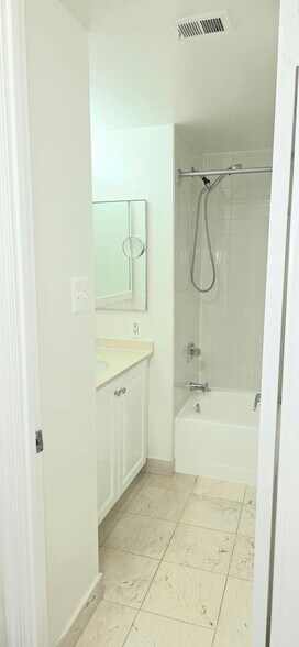 Building Photo - 10101 Grosvenor Pl
