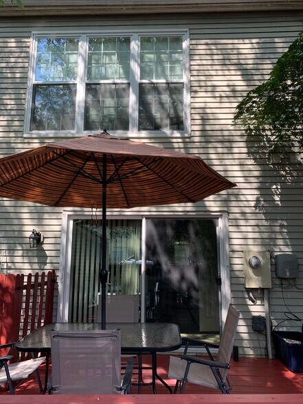 Building Photo - 3715 Hampton Ct