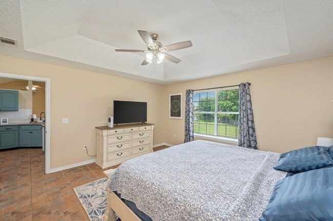 Building Photo - 422 Shoal Lake Dr