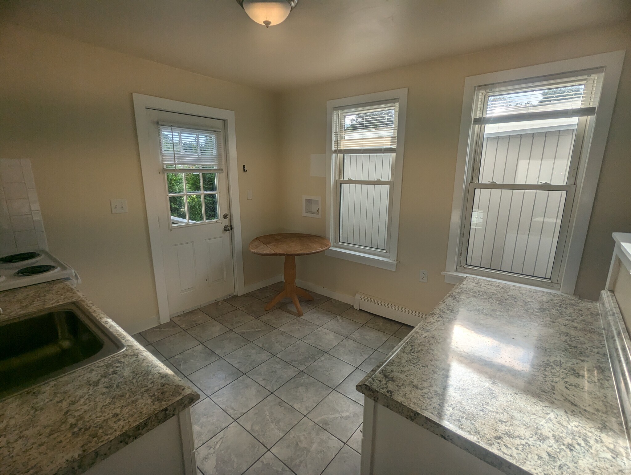 Building Photo - 315 Pleasant St