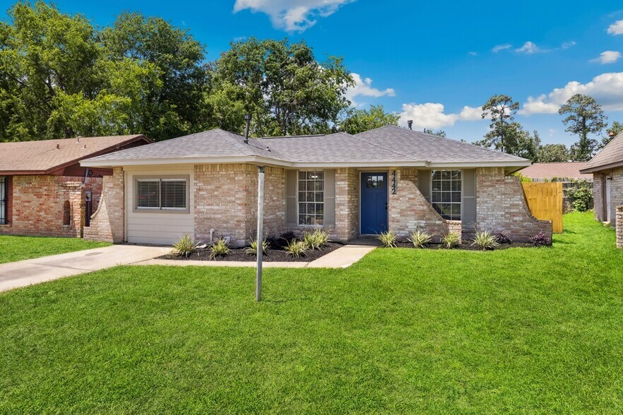 Building Photo - 7098 Shadow Lake Dr