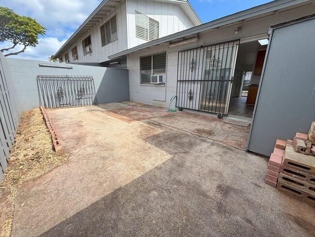 Building Photo - Ewa Apartments (Kulana) 2 Bdrm/1 Bath