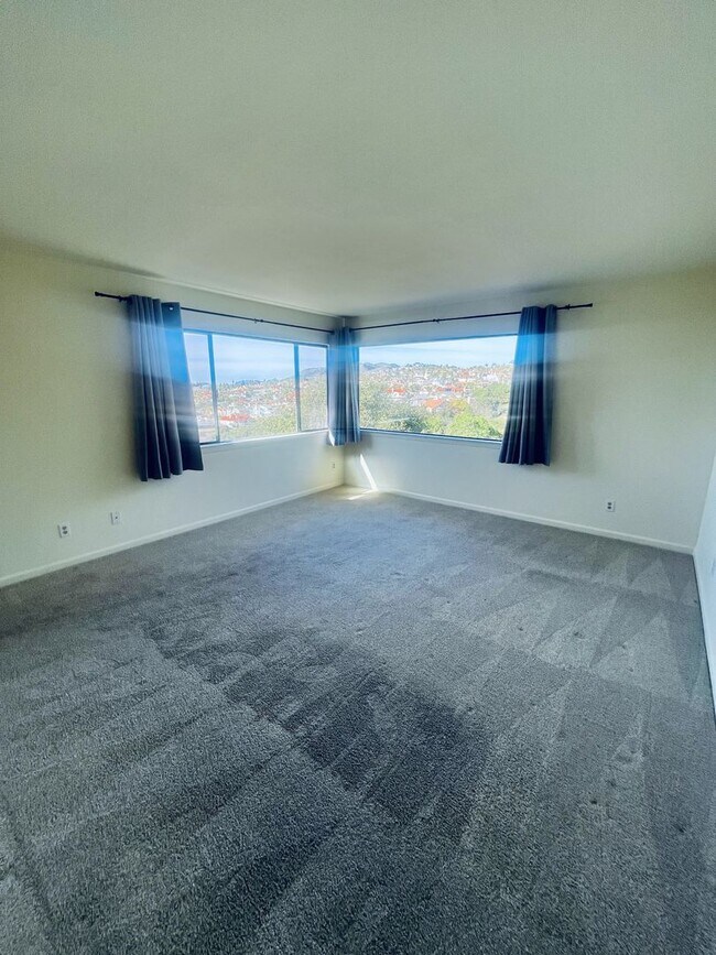 Building Photo - Charming 2-story home in Pismo Beach