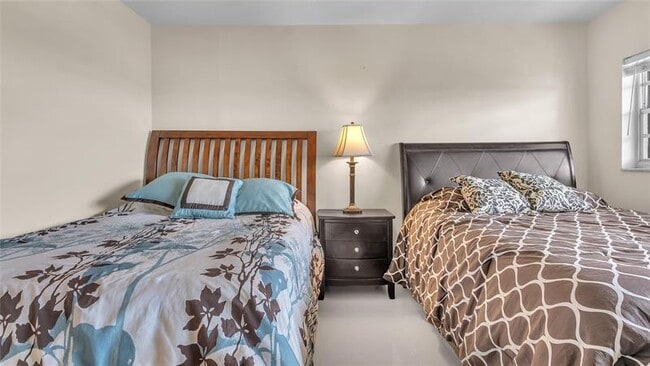 Building Photo - 3150 N Palm Aire Dr