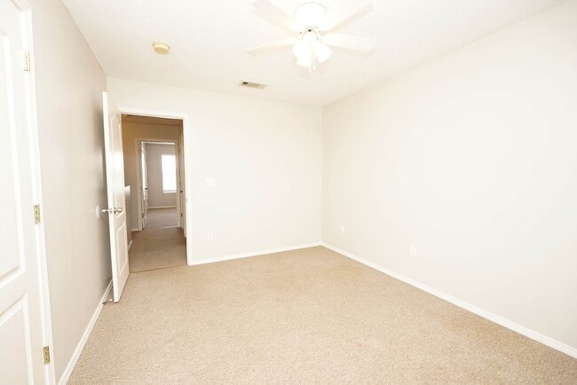 Building Photo - Two bed townhome in Bluewater with a Commu...