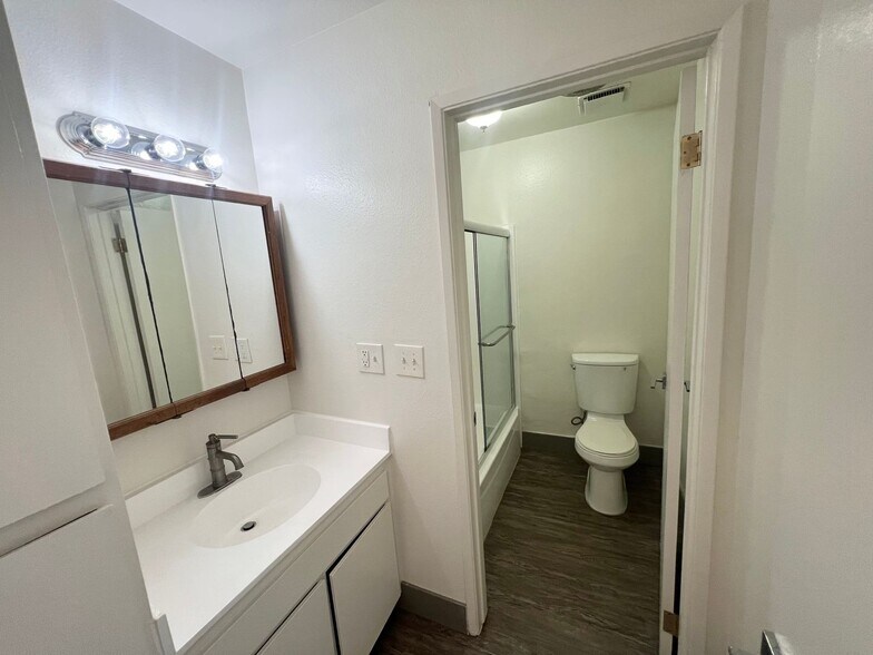 Building Photo - 3735 S Canfield Ave