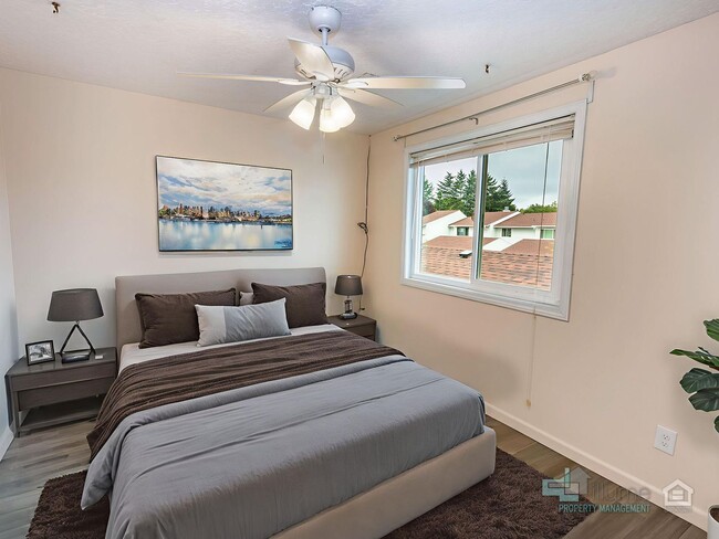 Building Photo - Inviting 2-Bedroom, 2.5 Bathroom Home in Gresham