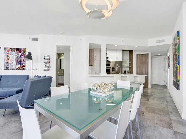 Building Photo - 888 Brickell Key Dr