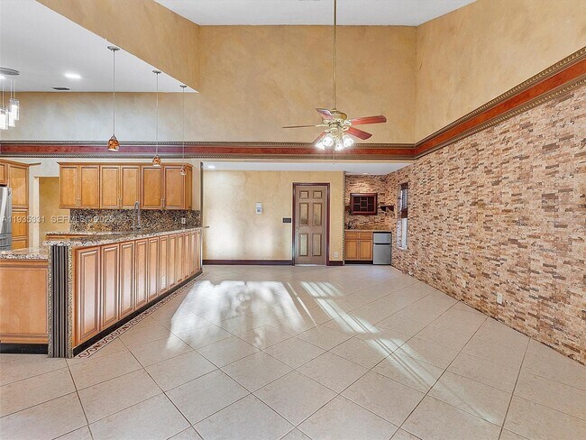 Building Photo - 931 SW 150th Ave