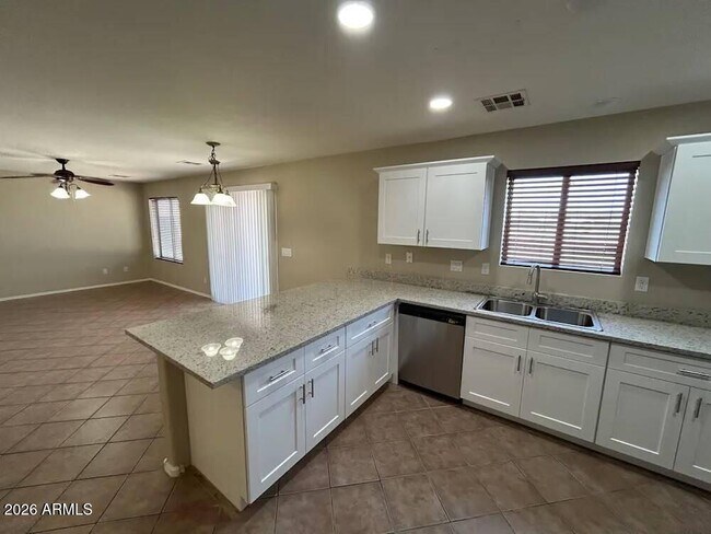 Building Photo - 6707 W Desert Ln