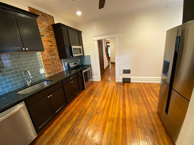 Building Photo - Hunter Ave 1045-1047 GW2