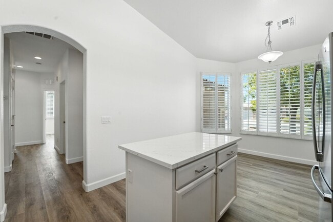 Building Photo - Fully Remodeled 2BR + Den in Trilogy at Po...
