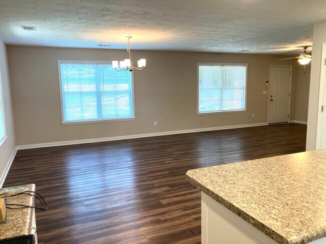 Building Photo - Charming 3 bed, 3 bath Home in Prime Augusta Location