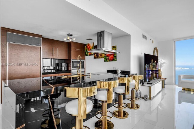 Building Photo - 495 Brickell Ave