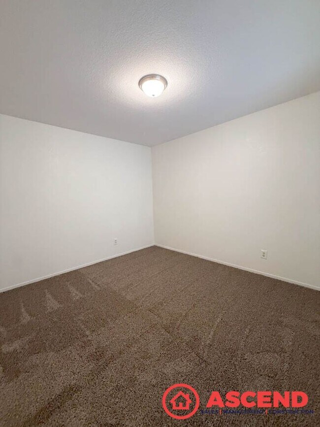 Building Photo - Move-In Special for Memorial Day! Deposit Gets You In — Hurry, Offer Ends 5/19