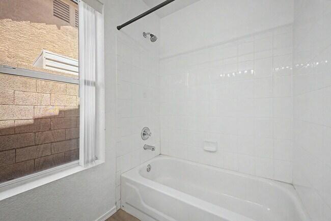 Building Photo - 20633 N 63rd Dr