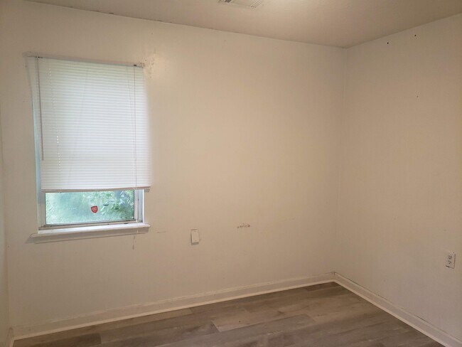 Building Photo - 41 Meldon Ave SE