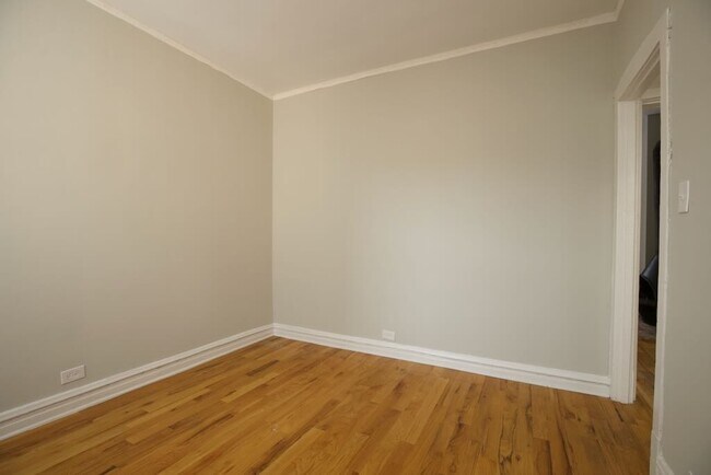 Building Photo - 3722 N Pine Grove Ave