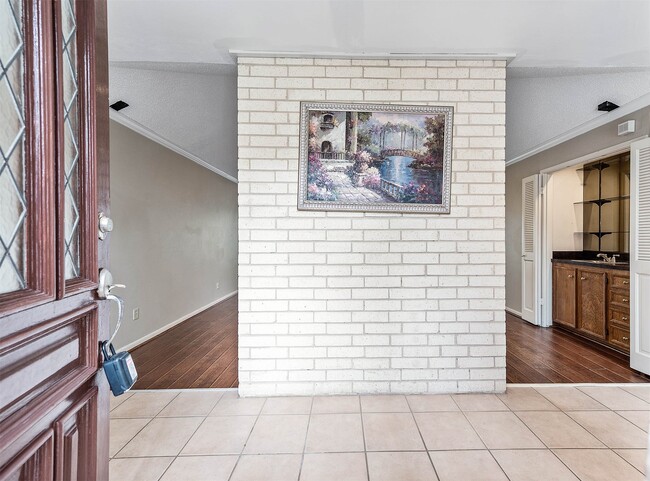Building Photo - 12302 Piping Rock Dr