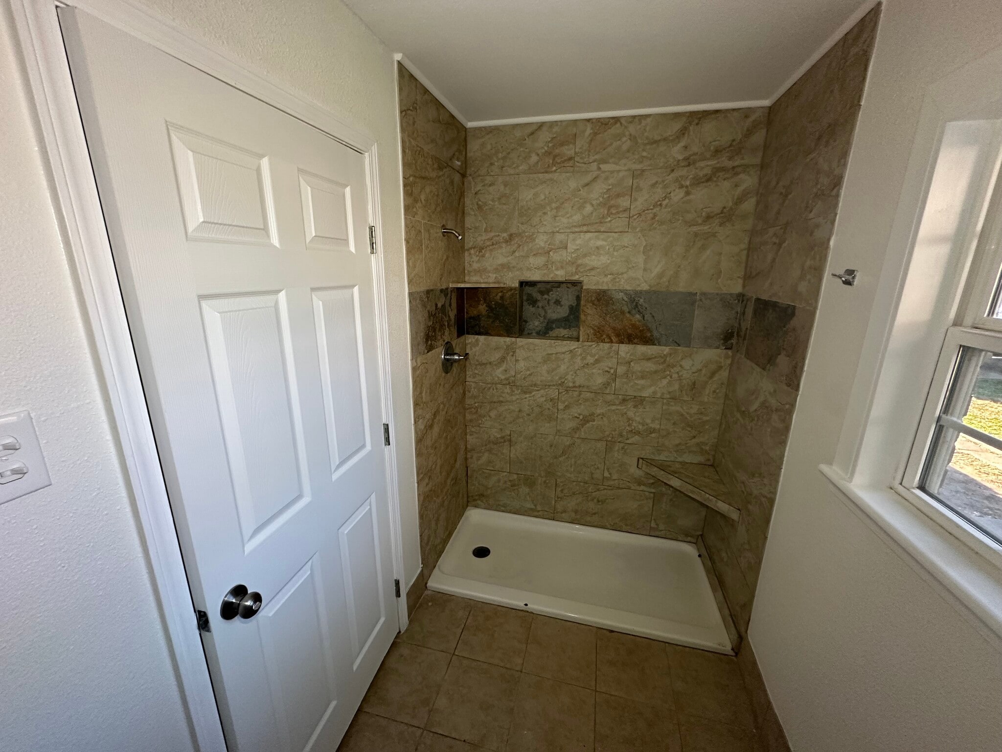 Building Photo - 1709 Navidad St