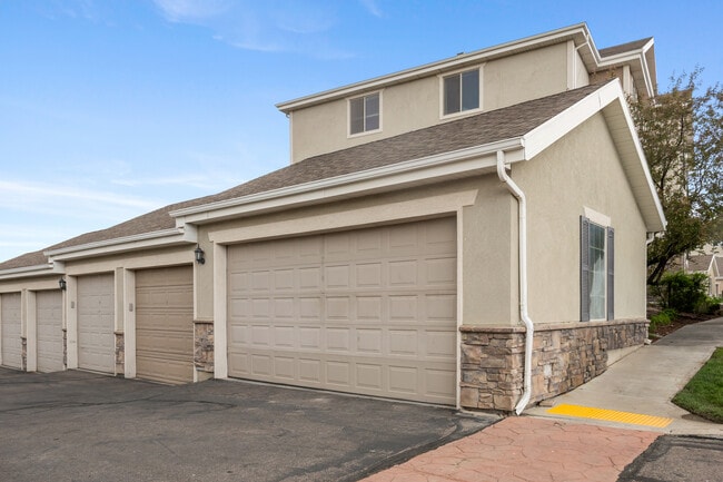 Building Photo - 157 W Springview Dr