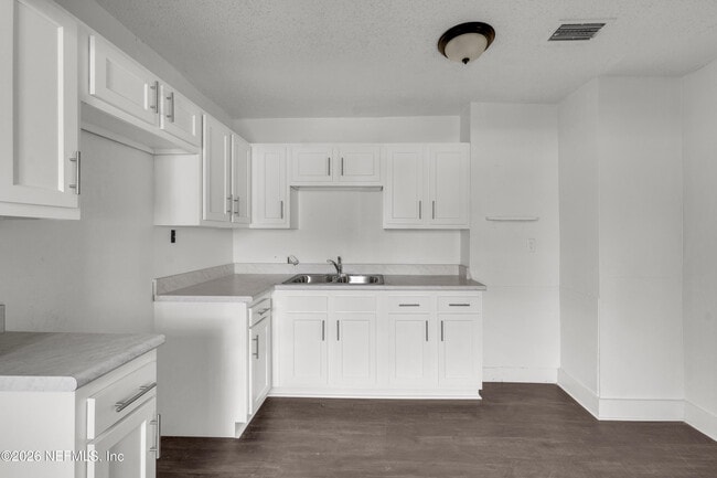 Building Photo - 1227 Dena St