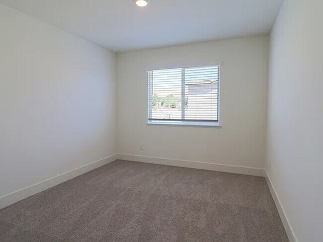 Building Photo - $2295.00 REDUCED - BRAND NEW - GRANITE - S...