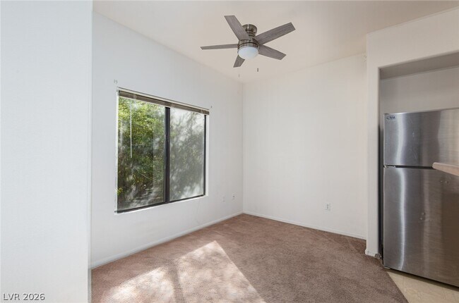 Building Photo - 8250 N Grand Canyon Dr