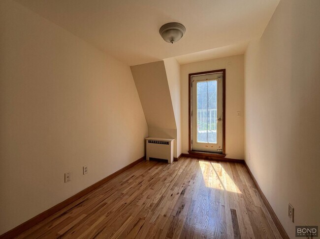 Building Photo - 317 W 107th St