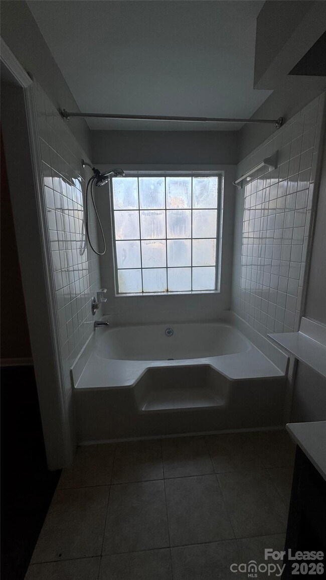 Building Photo - 2206 Killarney Pl