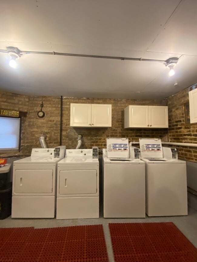 Building Photo - 1721 W Bryn Mawr Ave