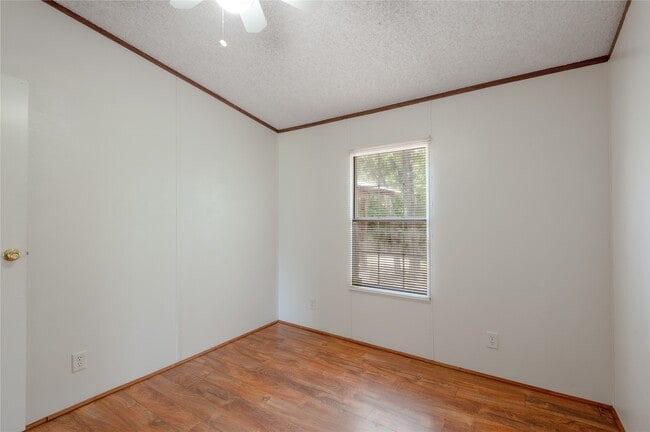 Building Photo - 37 Riverside Ln