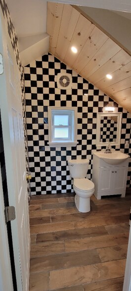 Building Photo - 513 Blue Eagle Ave