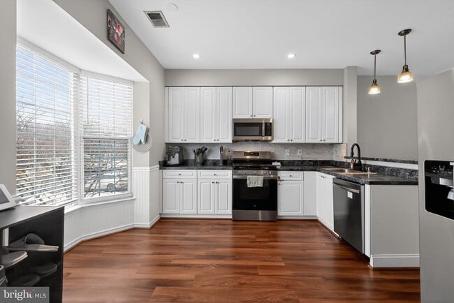 Building Photo - 1221 Rockland Ct