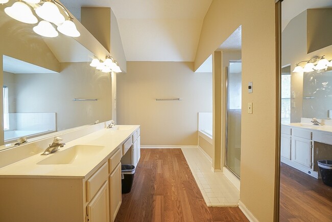 Building Photo - 1246 Manchester Cir
